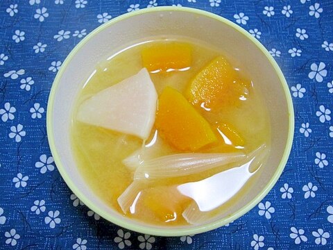 かぼちゃとかぶとたまねぎの味噌汁